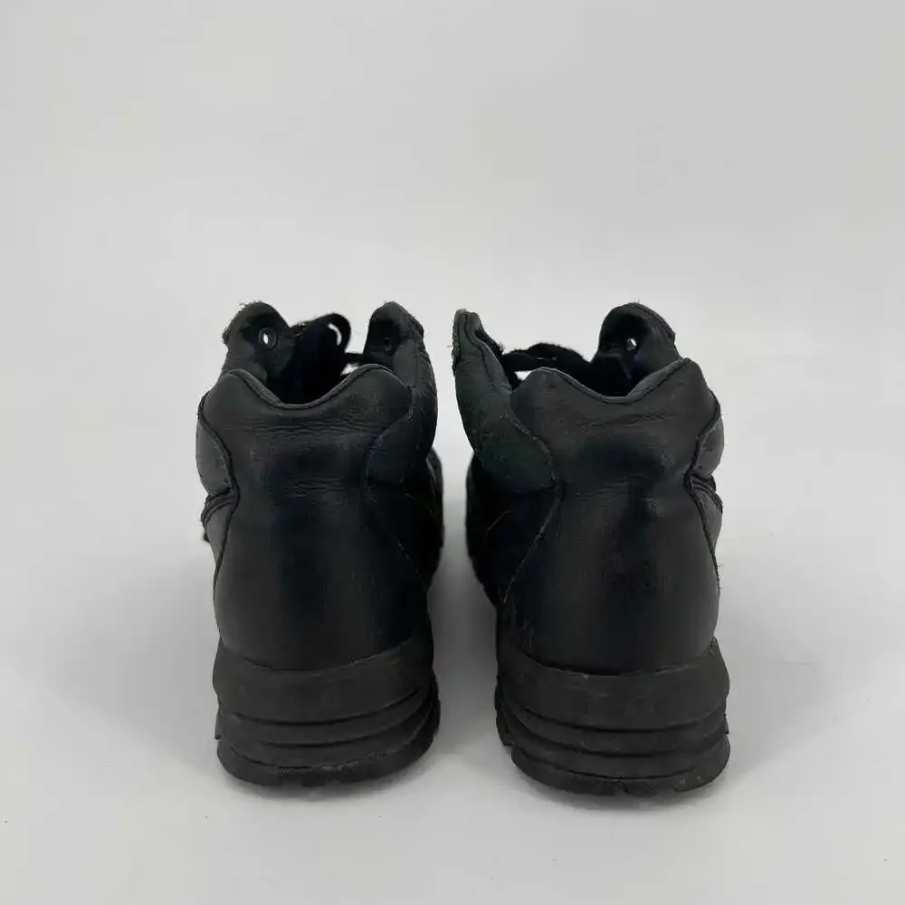Nike Black Athletic Sneakers for Boys | Size 2.5B - Great for All Seasons